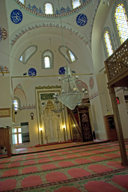 Cemaat bu caminin sabah namazına gidiyor Sumbul_efendi_cami_mosque_-139
