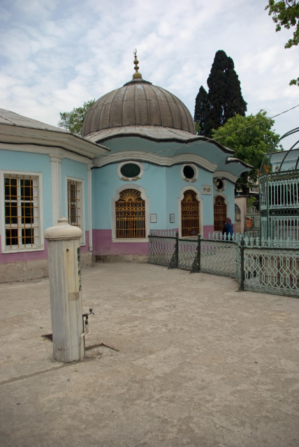 Cemaat bu caminin sabah namazına gidiyor Sumbul_efendi_cami_mosque_-419